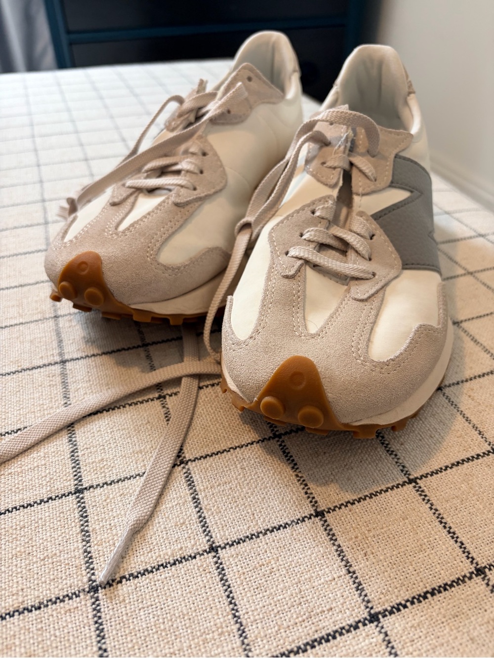 New Balance Unisex 327s - Picture 3 of 11